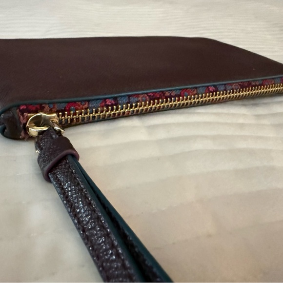 Coach Wristlet / Large Zip Wallet – Pebbled Leather - Picture 5 of 8